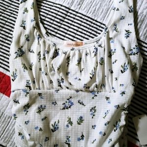 misty rose white with Blue Floral sleeveless ruched drawstring sides crop top M